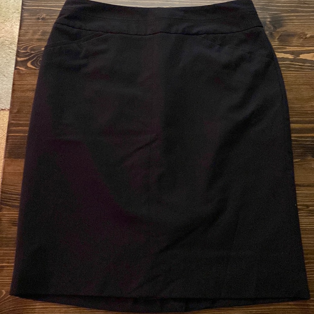 ☀️ Worthington Black Pencil Skirt size 2P ☀️